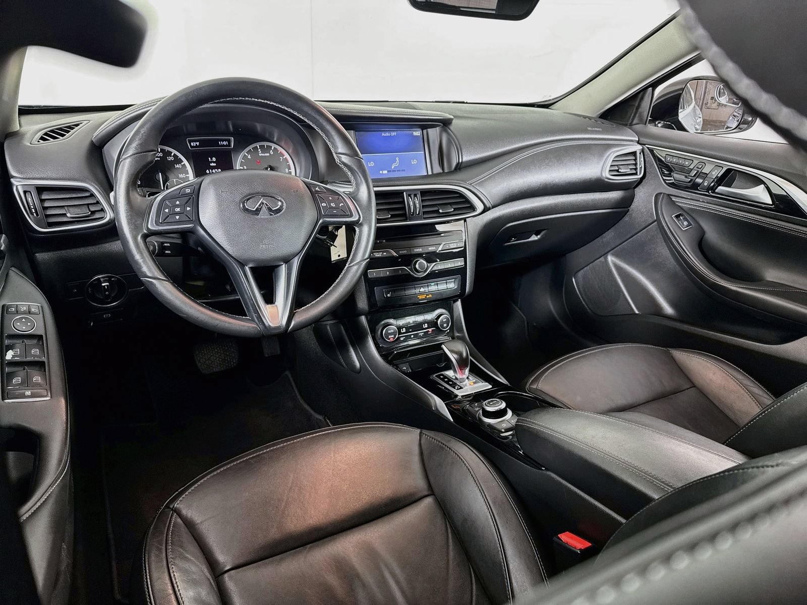 Used 2018 INFINITI QX30 w/ Cargo Package FWD image 21