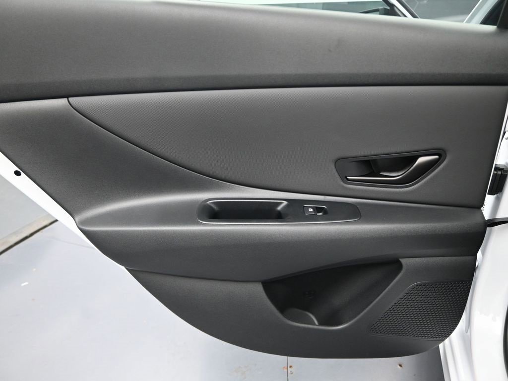 Used 2025 Hyundai Elantra Sport image 23