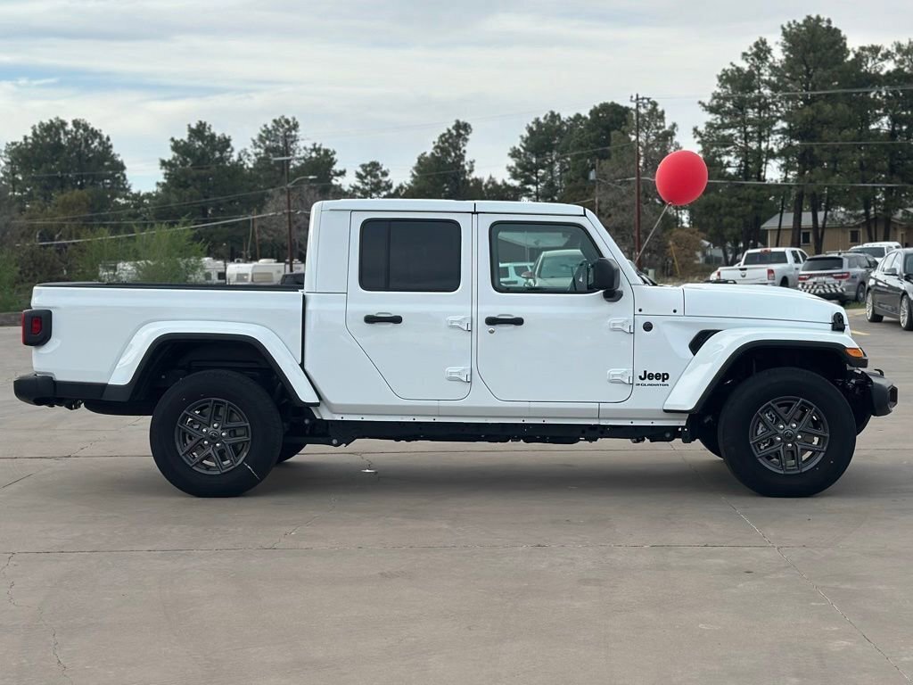 New 2025 Jeep Gladiator Sport image 2