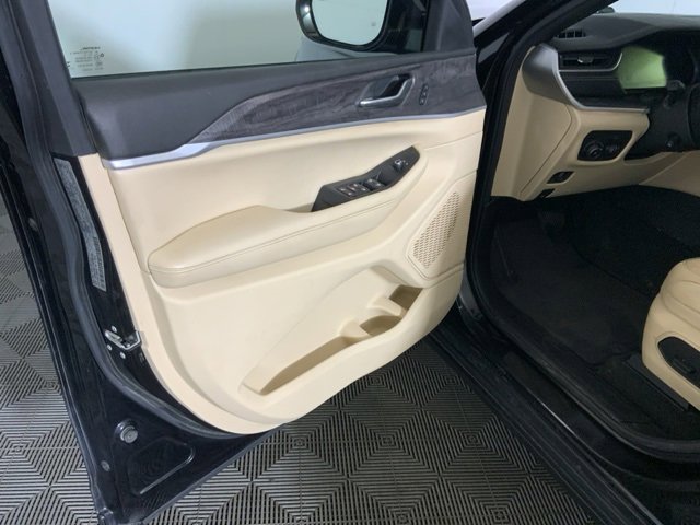 Used 2023 Jeep Grand Cherokee L Limited w/ Luxury Tech Group II image 20