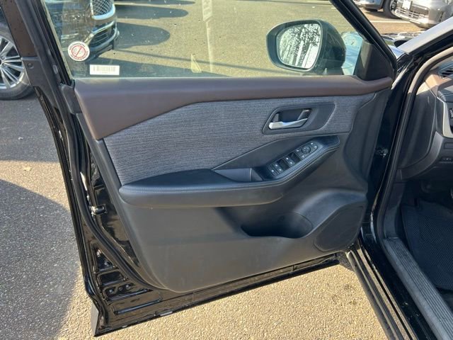 Used 2023 Nissan Rogue SV image 9