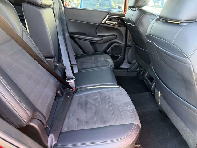Used 2024 Mitsubishi Outlander SE image 10