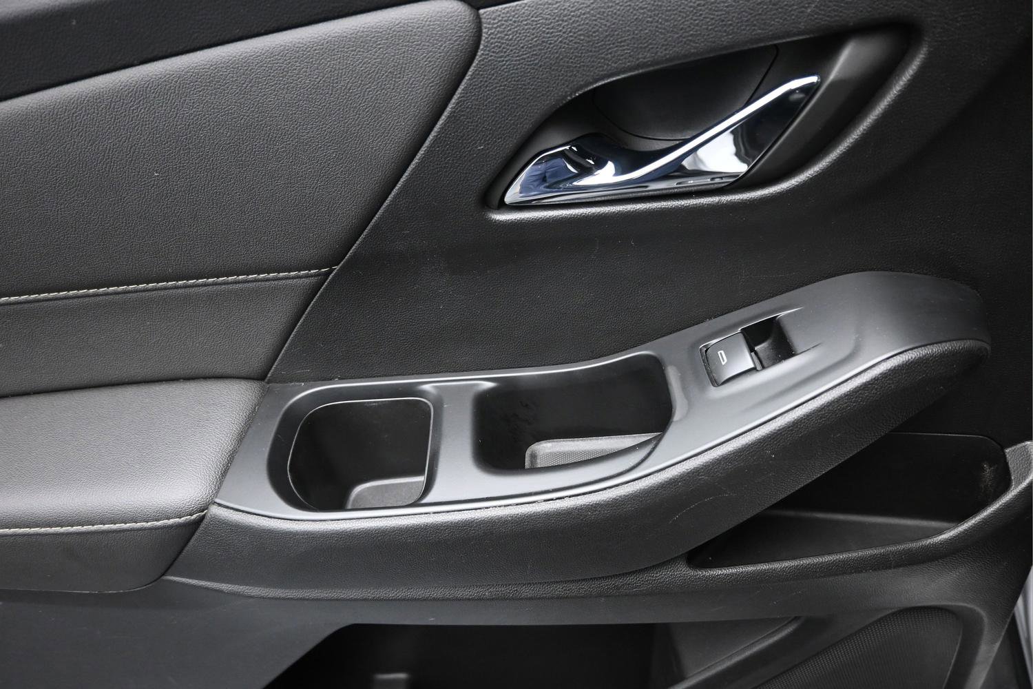 Used 2023 Chevrolet Traverse LT image 14