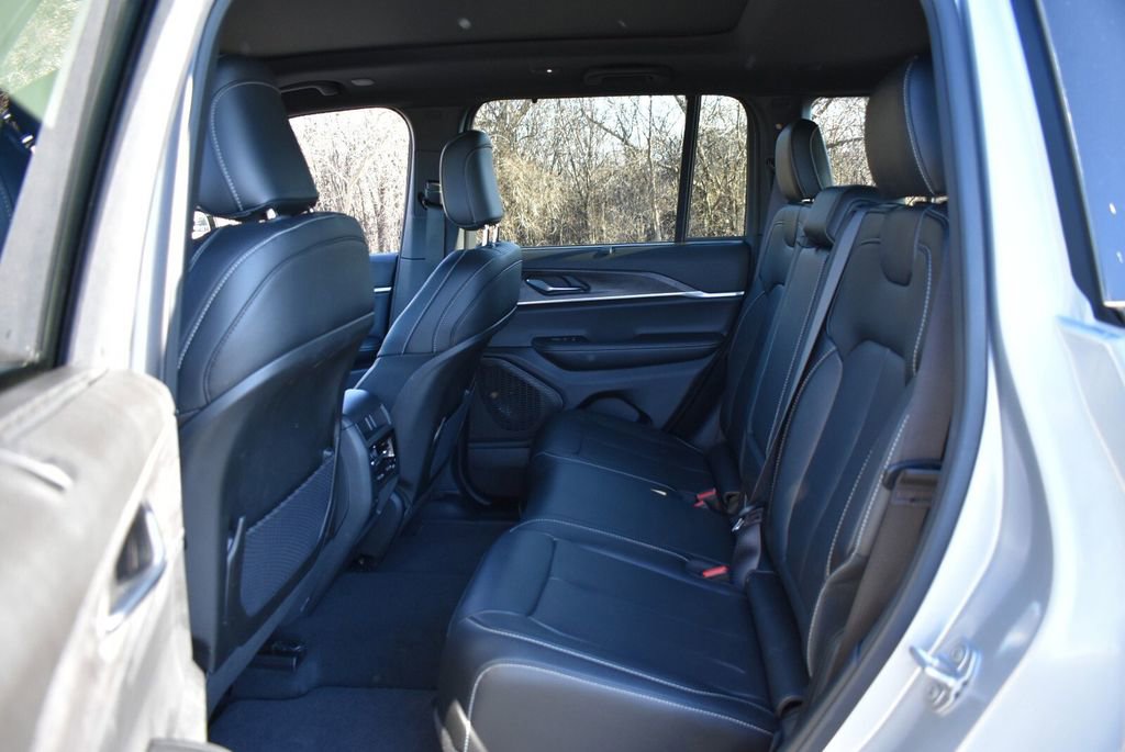 Certified 2025 Jeep Grand Cherokee Limited w/ Luxury Tech Group II image 29