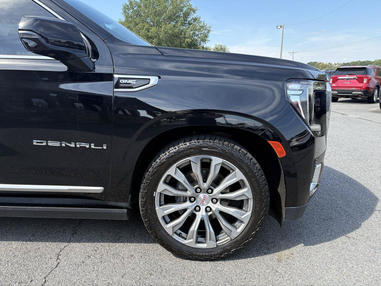 Used 2021 GMC Yukon Denali w/ Denali Ultimate Package AWD/4WD image 38