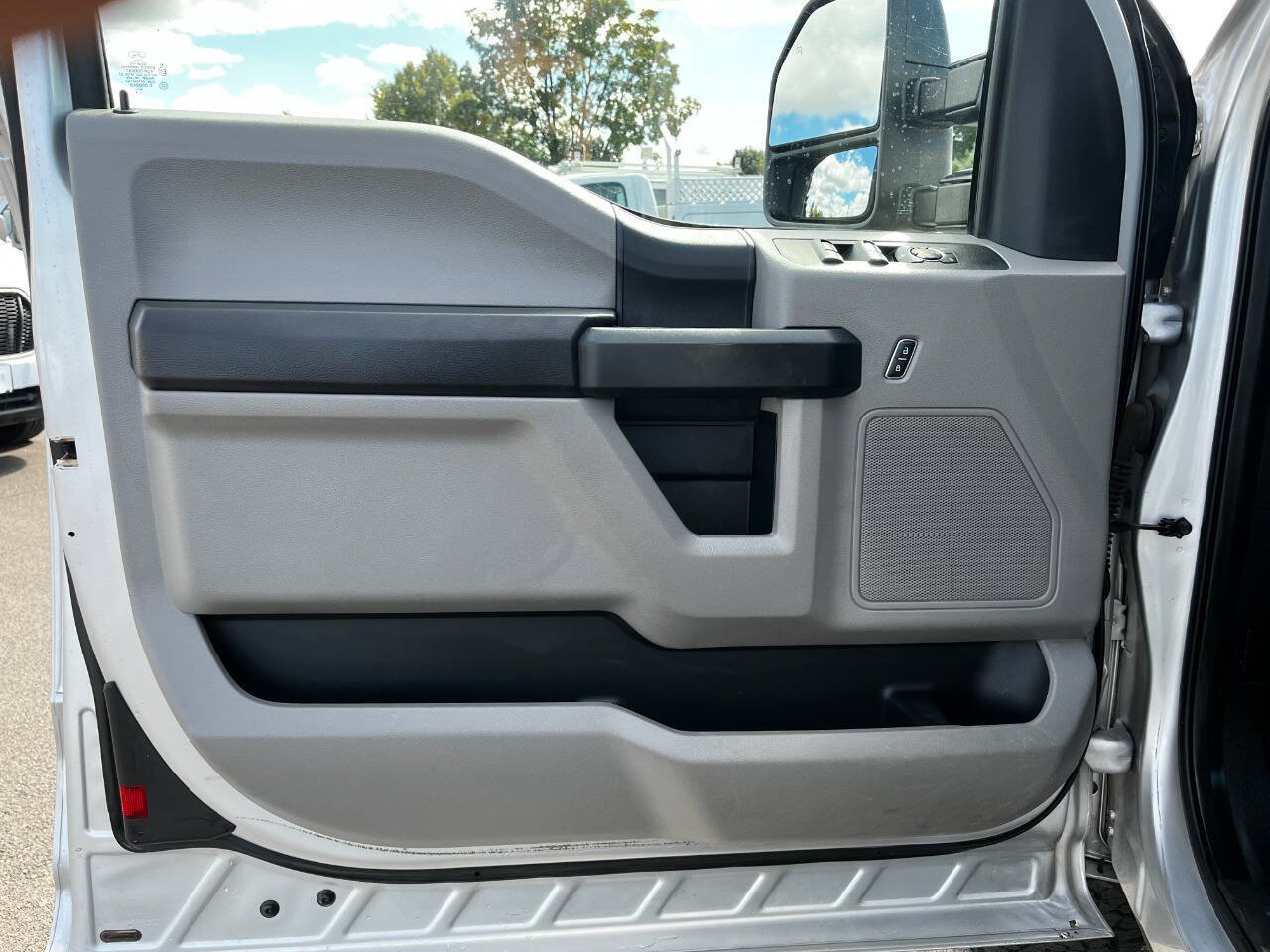 Used 2017 Ford F250 XL w/ Power Equipment Group AWD/4WD image 9