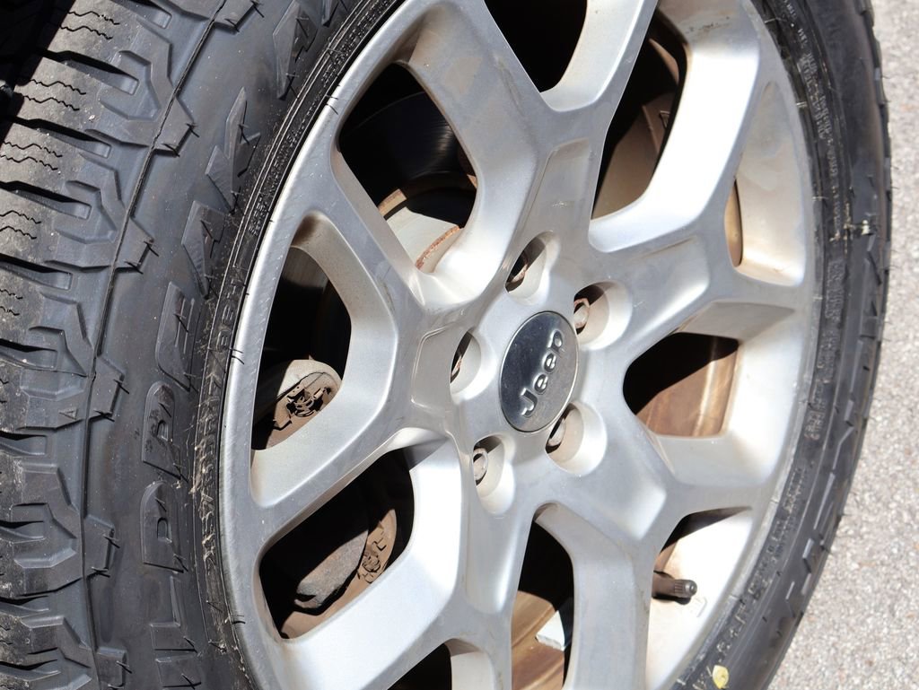 Used 2015 Jeep Renegade Latitude AWD/4WD image 19