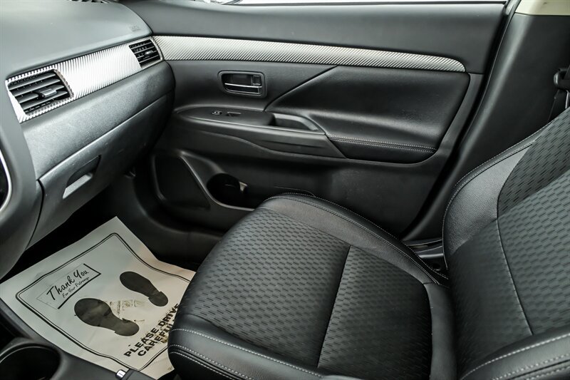 Used 2015 Mitsubishi Outlander SE AWD/4WD image 27