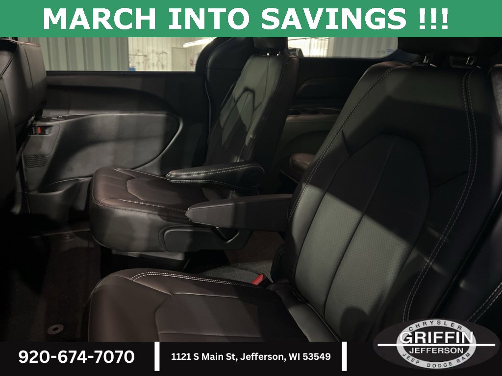 New 2026 Chrysler Pacifica Select image 16