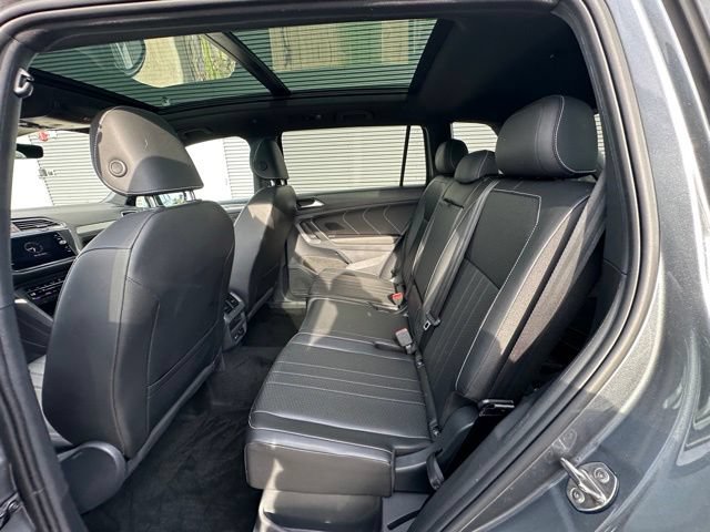 Used 2023 Volkswagen Tiguan SE R-Line AWD/4WD image 27