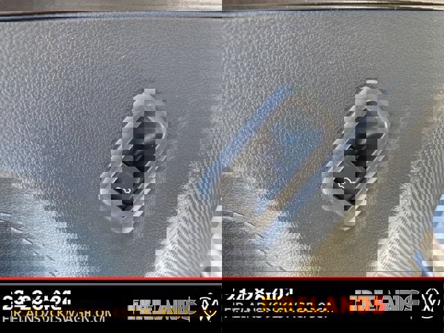 New 2025 Volkswagen Tiguan SE image 25