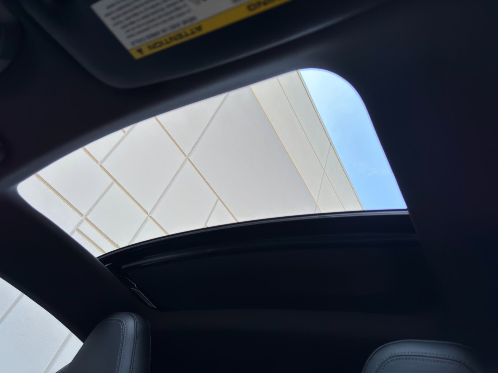 Used 2025 Porsche 911 Carrera w/ Premium Package RWD image 11