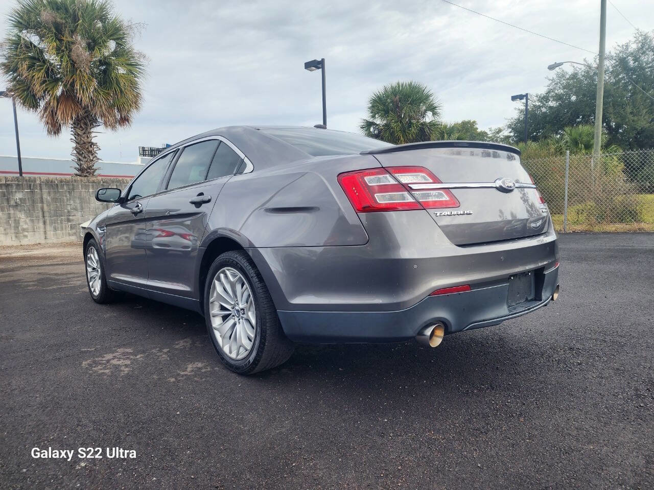 Used 2013 Ford Taurus Limited FWD image 8