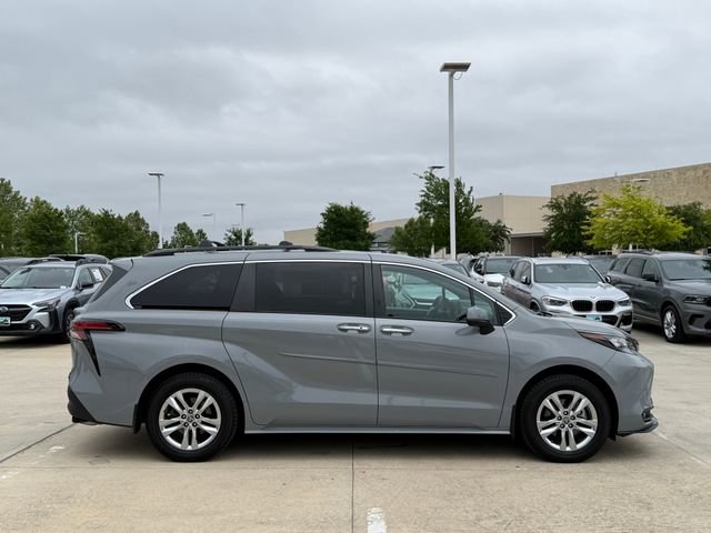 Used 2022 Toyota Sienna XLE Woodland Edition AWD/4WD image 5