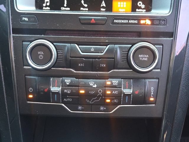 Used 2018 Ford Explorer XLT w/ Equipment Group 202A AWD/4WD image 32