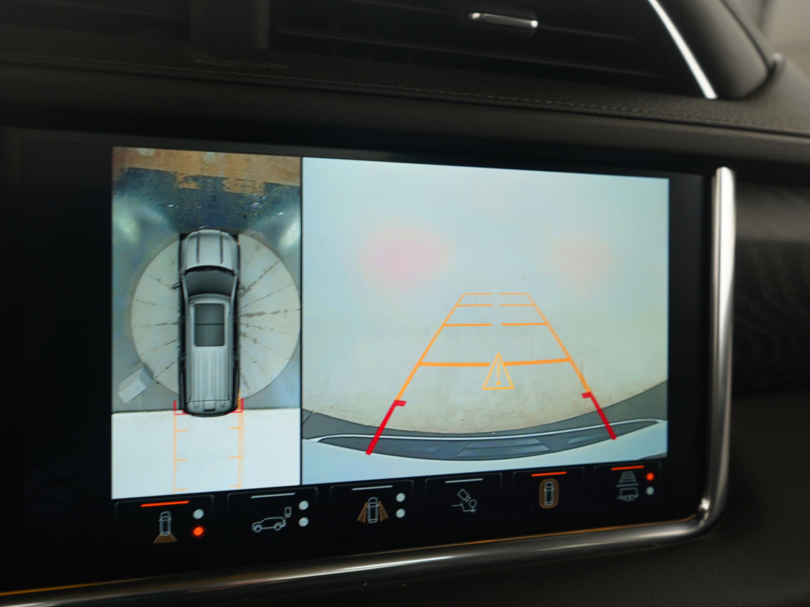 Used 2023 GMC Yukon Denali w/ Denali Reserve Package image 32