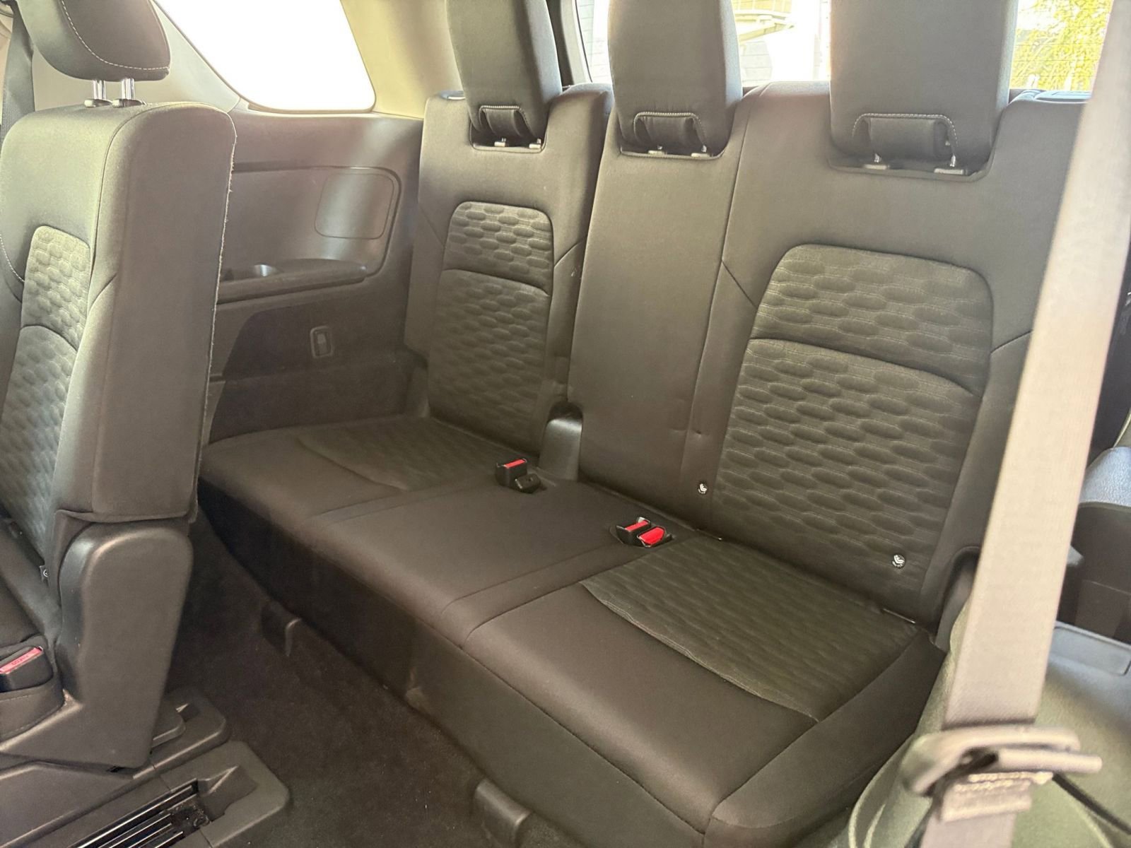 Used 2025 Nissan Pathfinder SV image 31