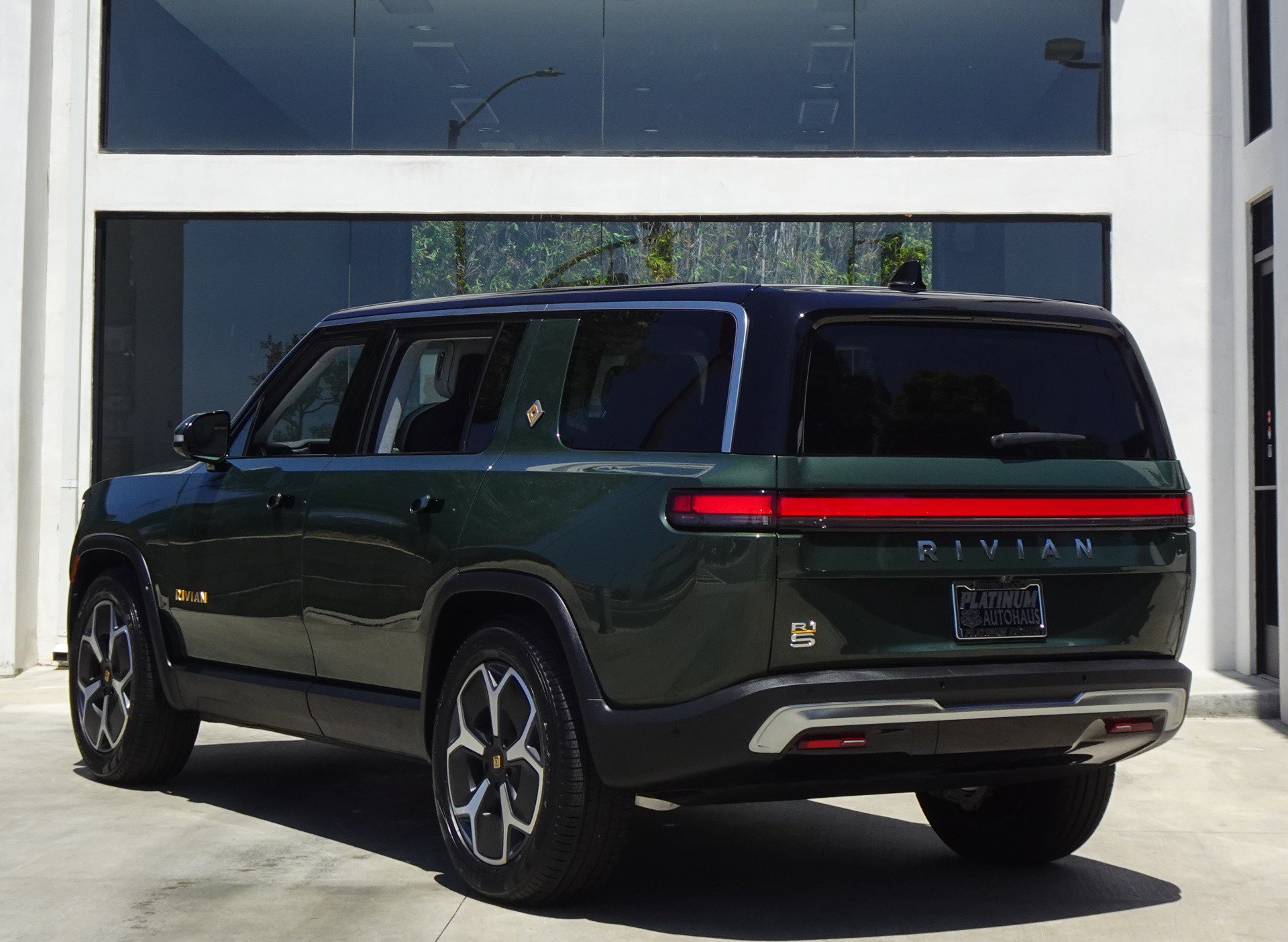 Used 2024 Rivian R1S Adventure AWD/4WD image 5