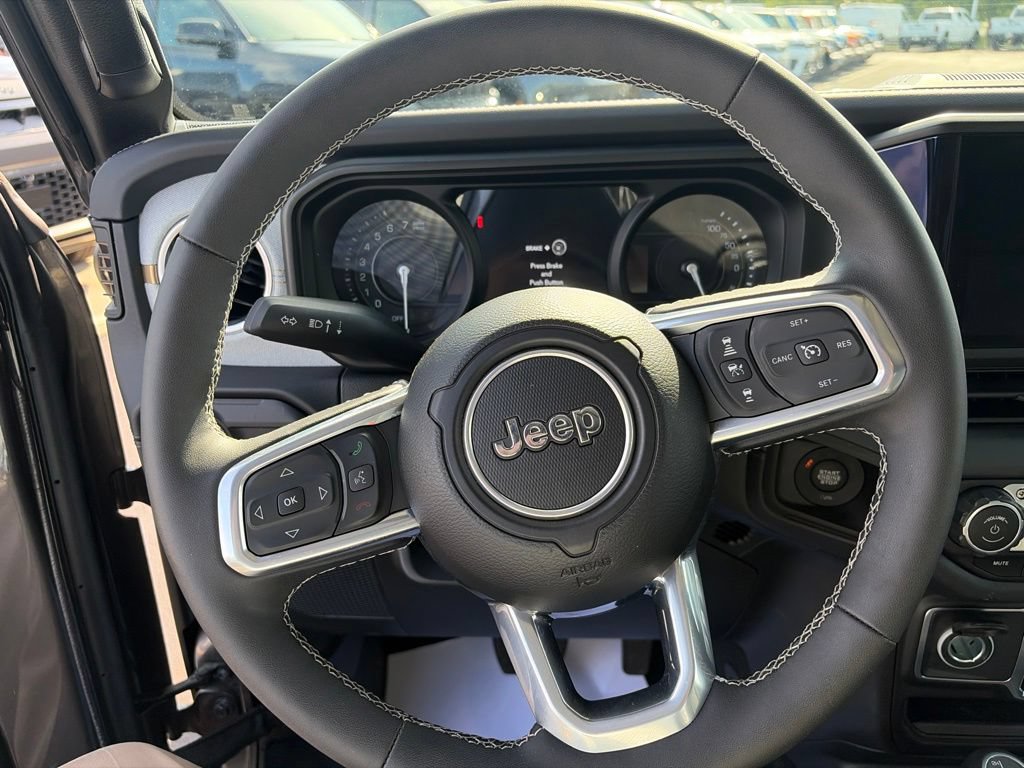 Used 2025 Jeep Wrangler Unlimited Sahara AWD/4WD image 20