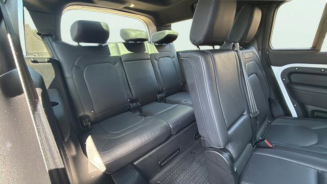 Used 2024 Land Rover Defender 130 X-Dynamic SE image 27