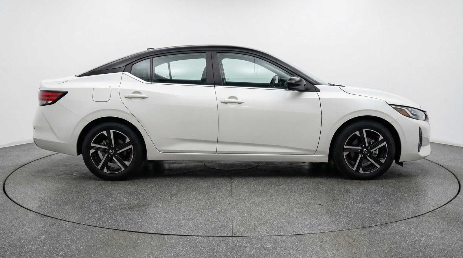 Used 2025 Nissan Sentra SV image 11