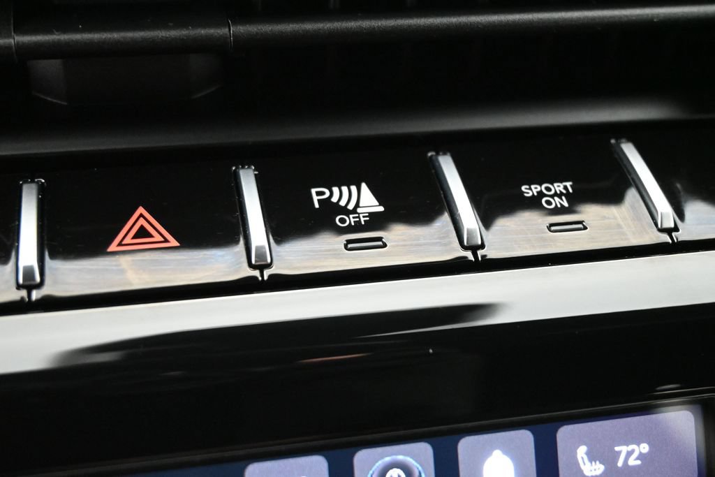 Used 2023 Jeep Grand Cherokee Altitude RWD image 14