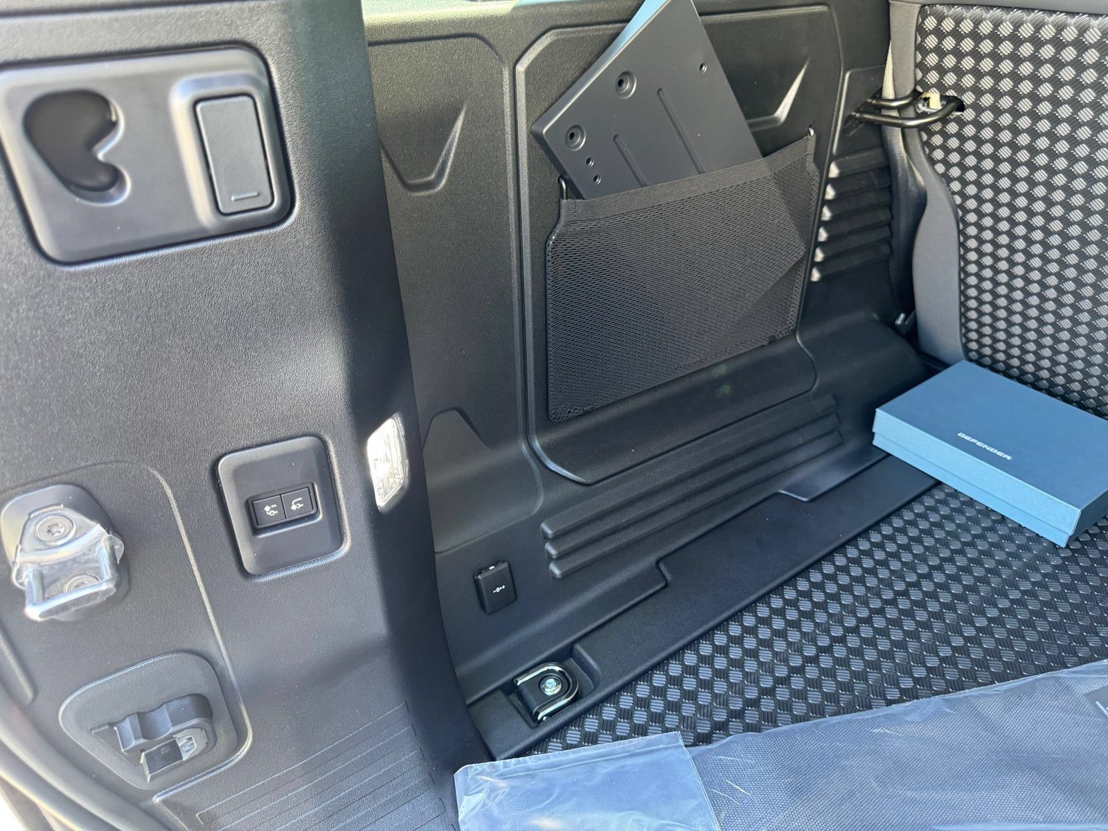 New 2026 Land Rover Defender 110 S AWD/4WD image 11