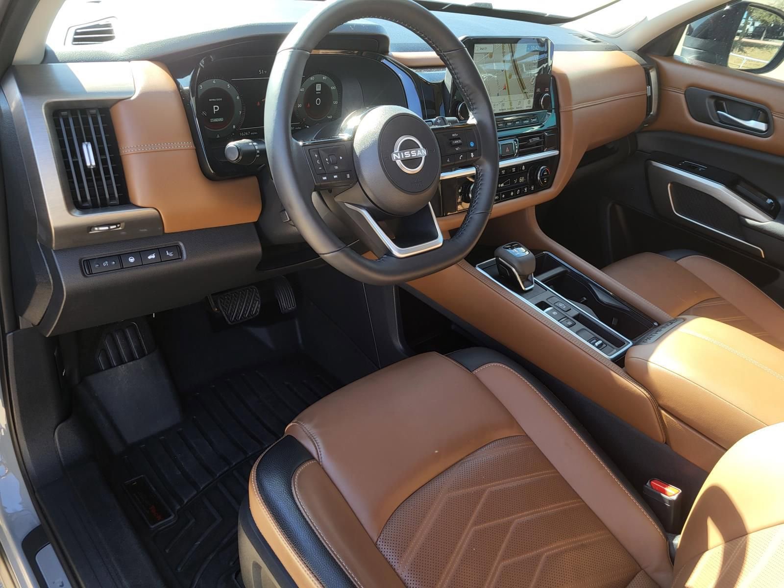 Used 2024 Nissan Pathfinder Platinum w/ Cargo Package image 26