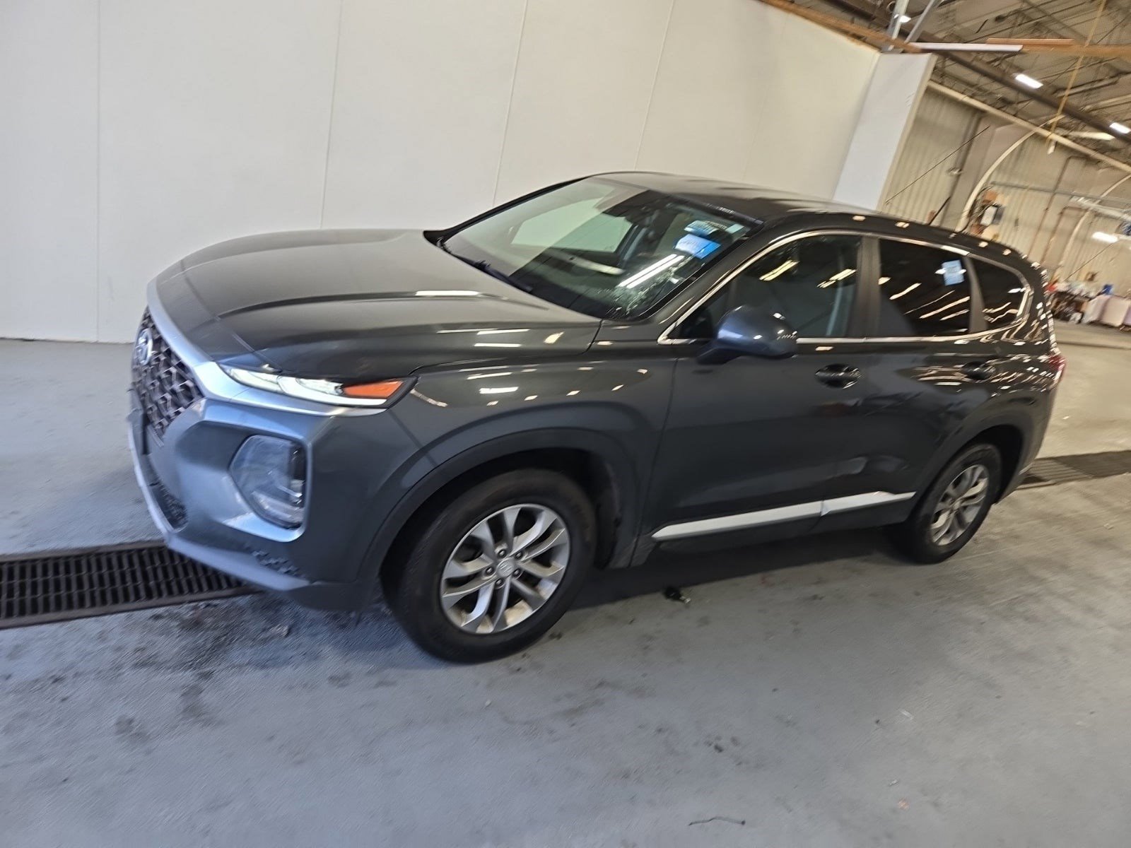 Used 2020 Hyundai Santa Fe SE FWD image 2