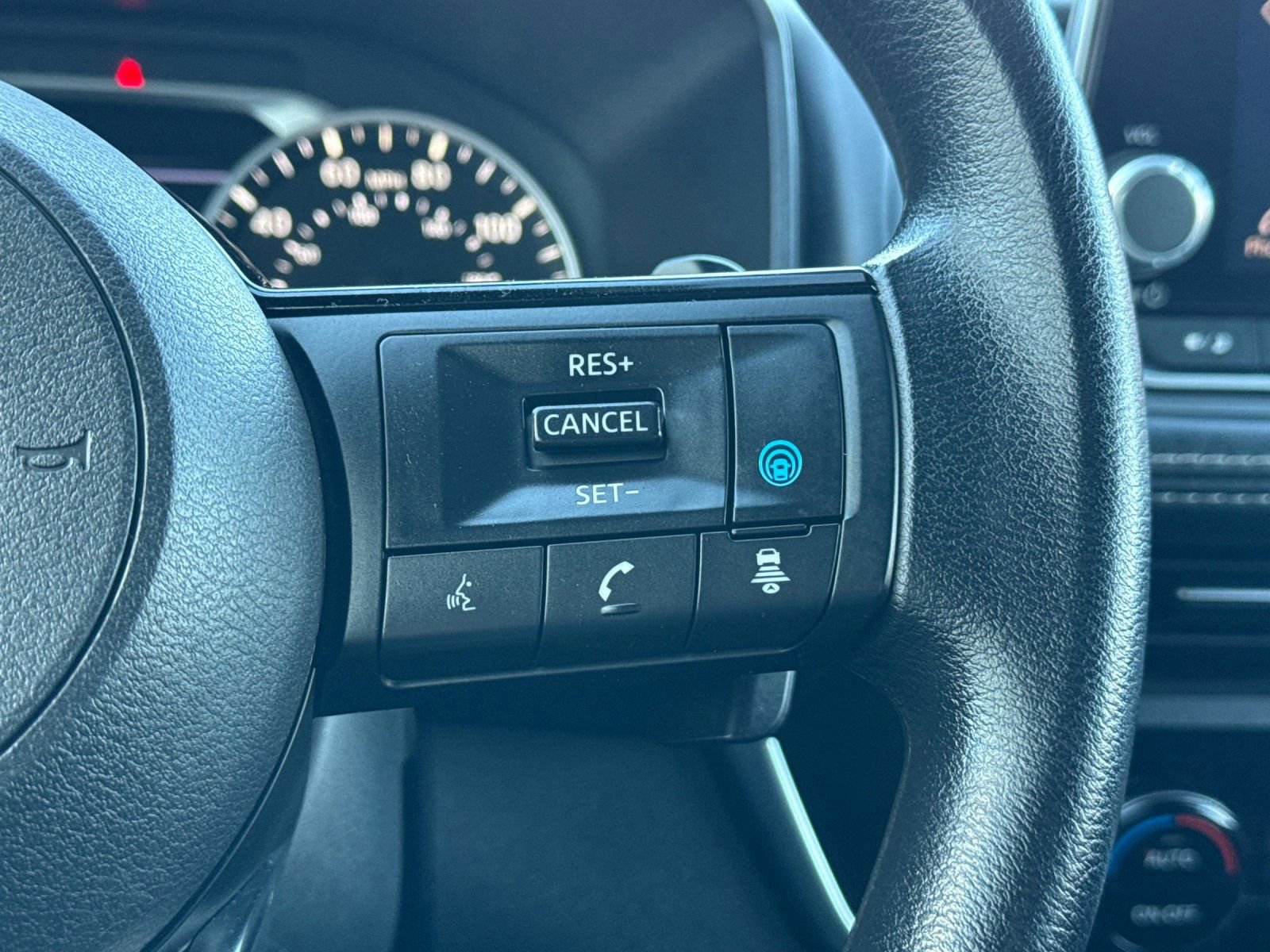 Used 2023 Nissan Rogue SV image 27