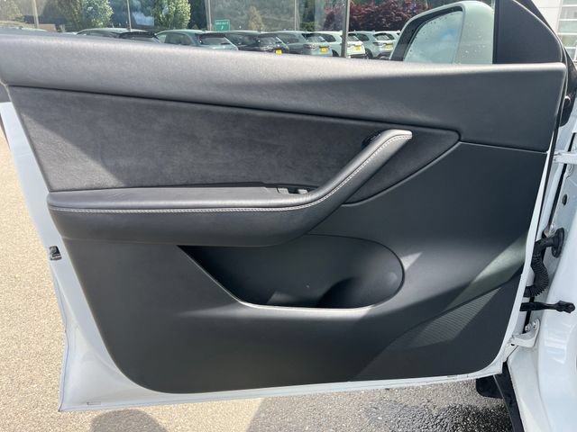 Used 2022 Tesla Model Y Long Range AWD/4WD image 16
