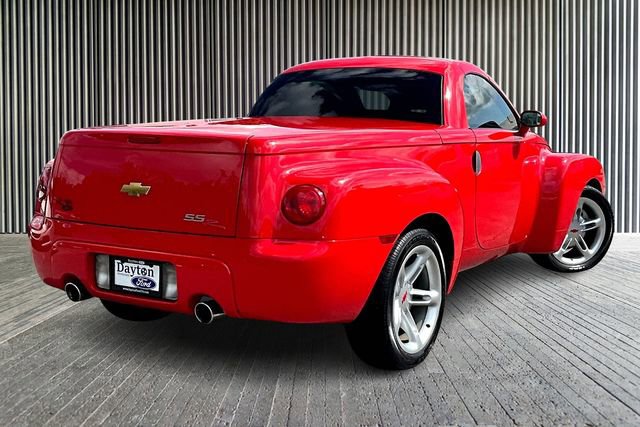 Used 2004 Chevrolet SSR w/ Preferred Equipment Group image 2