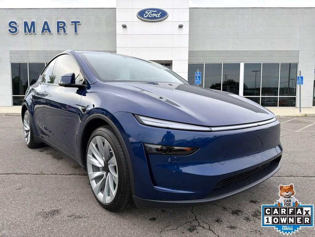 Used 2026 Tesla Model Y Long Range RWD image 1