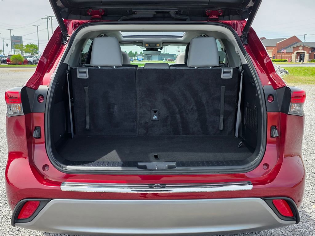 Used 2023 Toyota Highlander Platinum FWD image 38