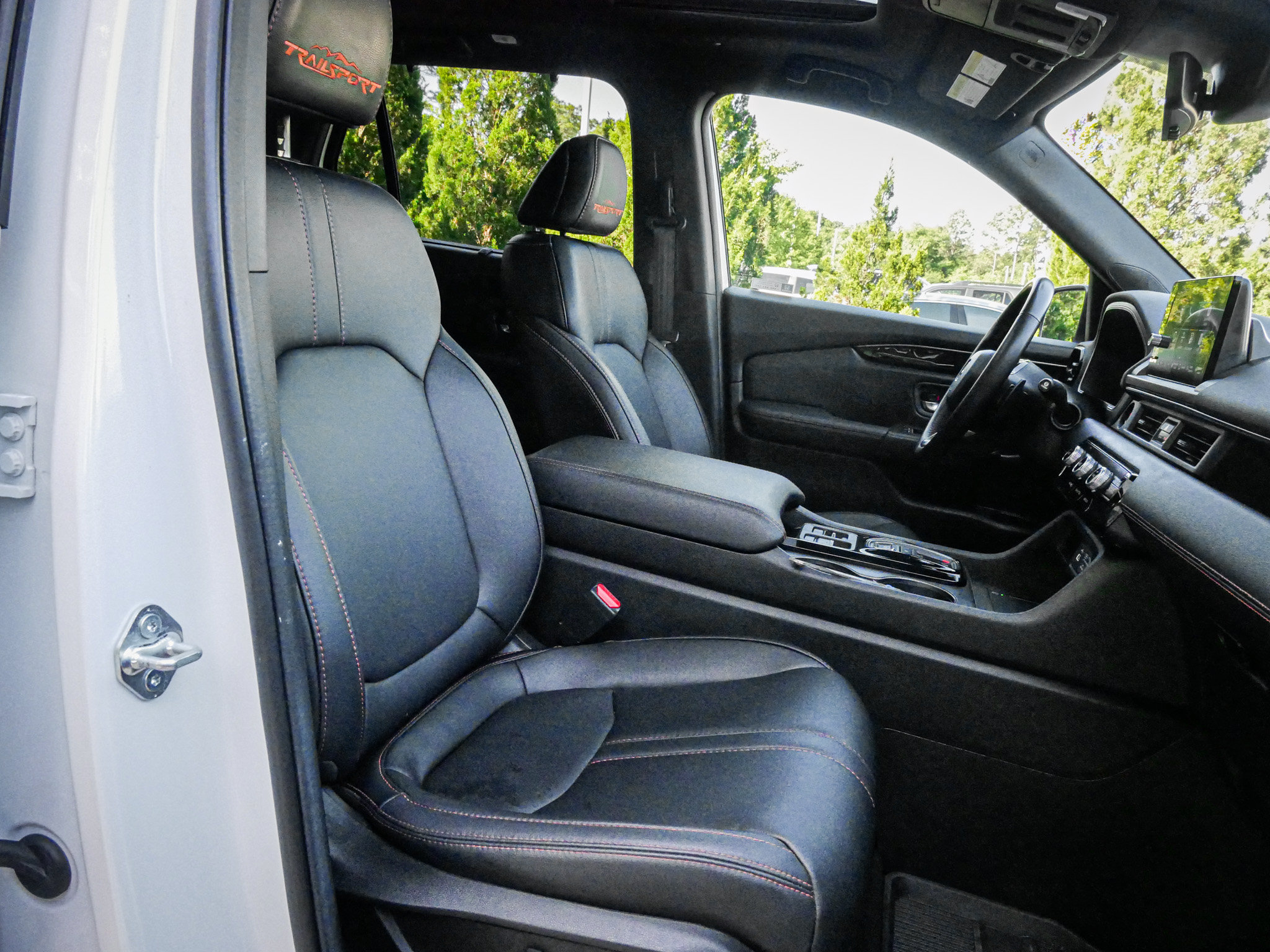 Certified 2025 Honda Pilot TrailSport image 33
