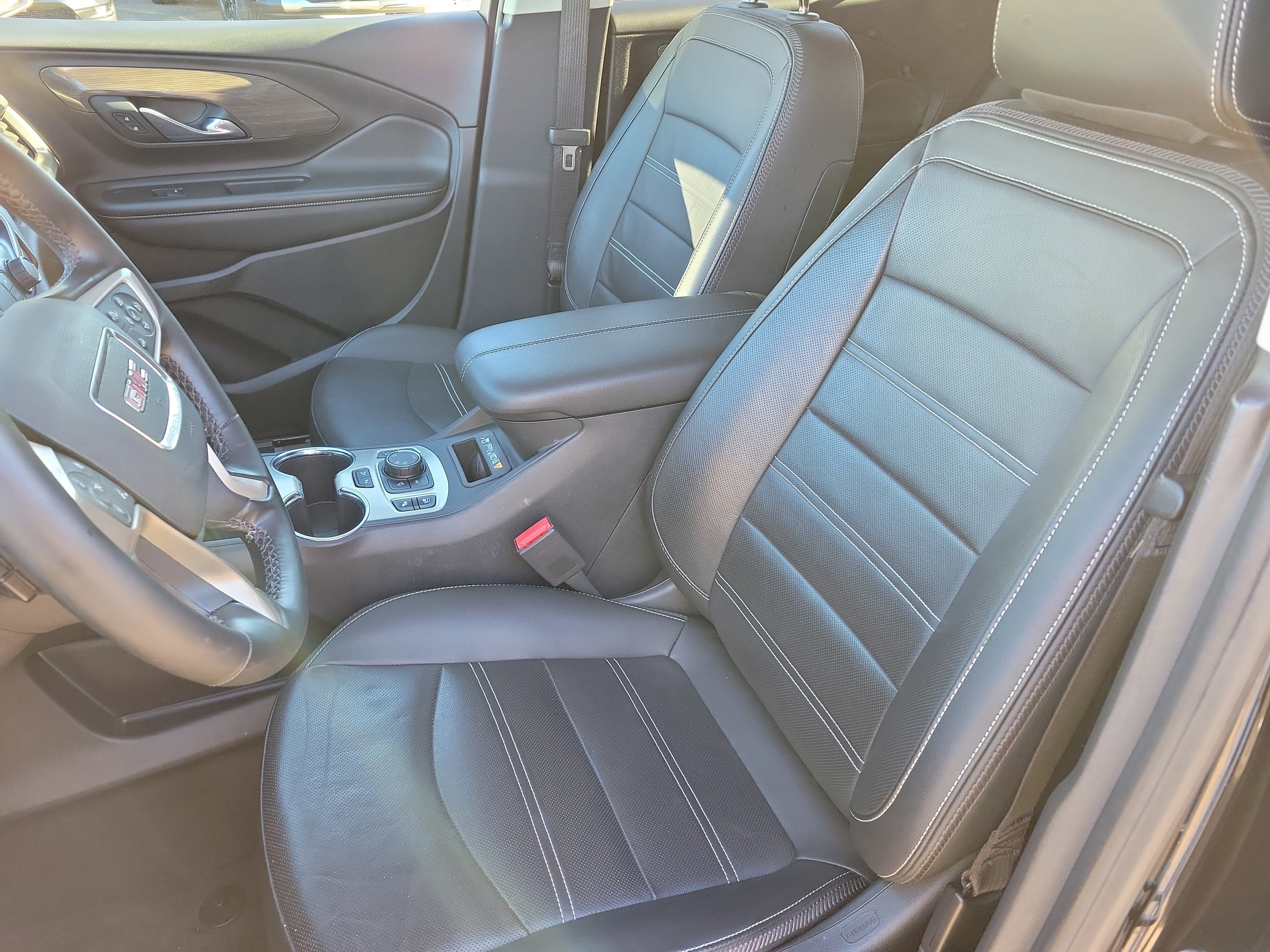 Used 2024 GMC Terrain Denali w/ Black Diamond Edition image 4