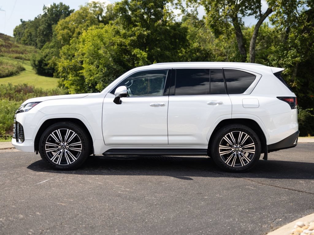 Used 2025 Lexus LX 600 4WD w/ Accessory Package (2T) image 3