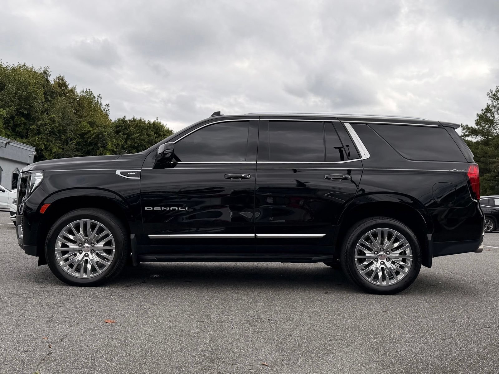 Used 2024 GMC Yukon Denali AWD/4WD image 2