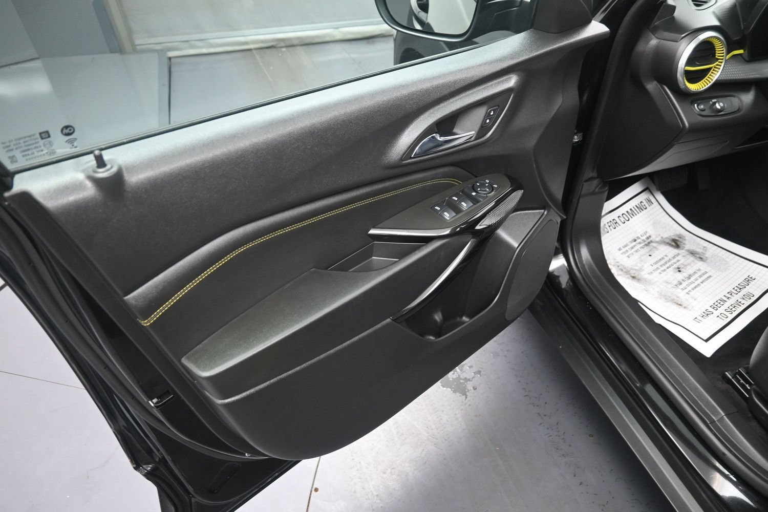 Used 2024 Chevrolet Trax LT FWD image 15