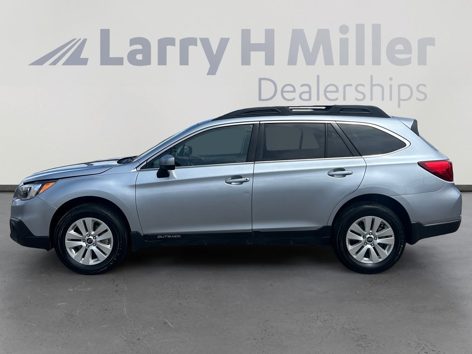 Used 2017 Subaru Outback 2.5i Premium AWD/4WD image 3