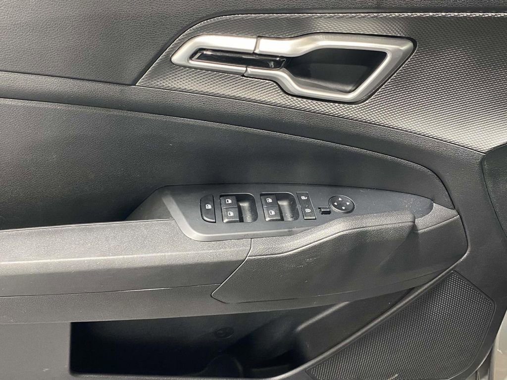 Used 2024 Kia Sportage LX image 19