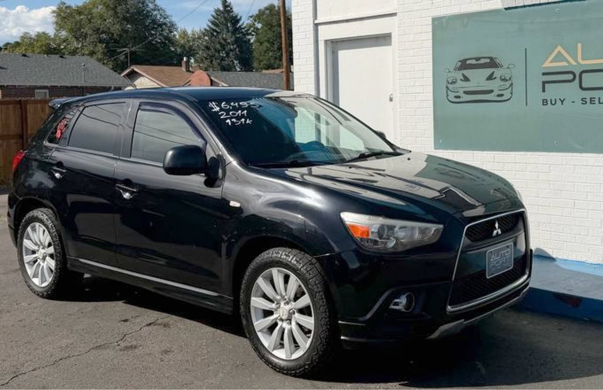 Used 2011 Mitsubishi Outlander Sport SE AWD/4WD image 1