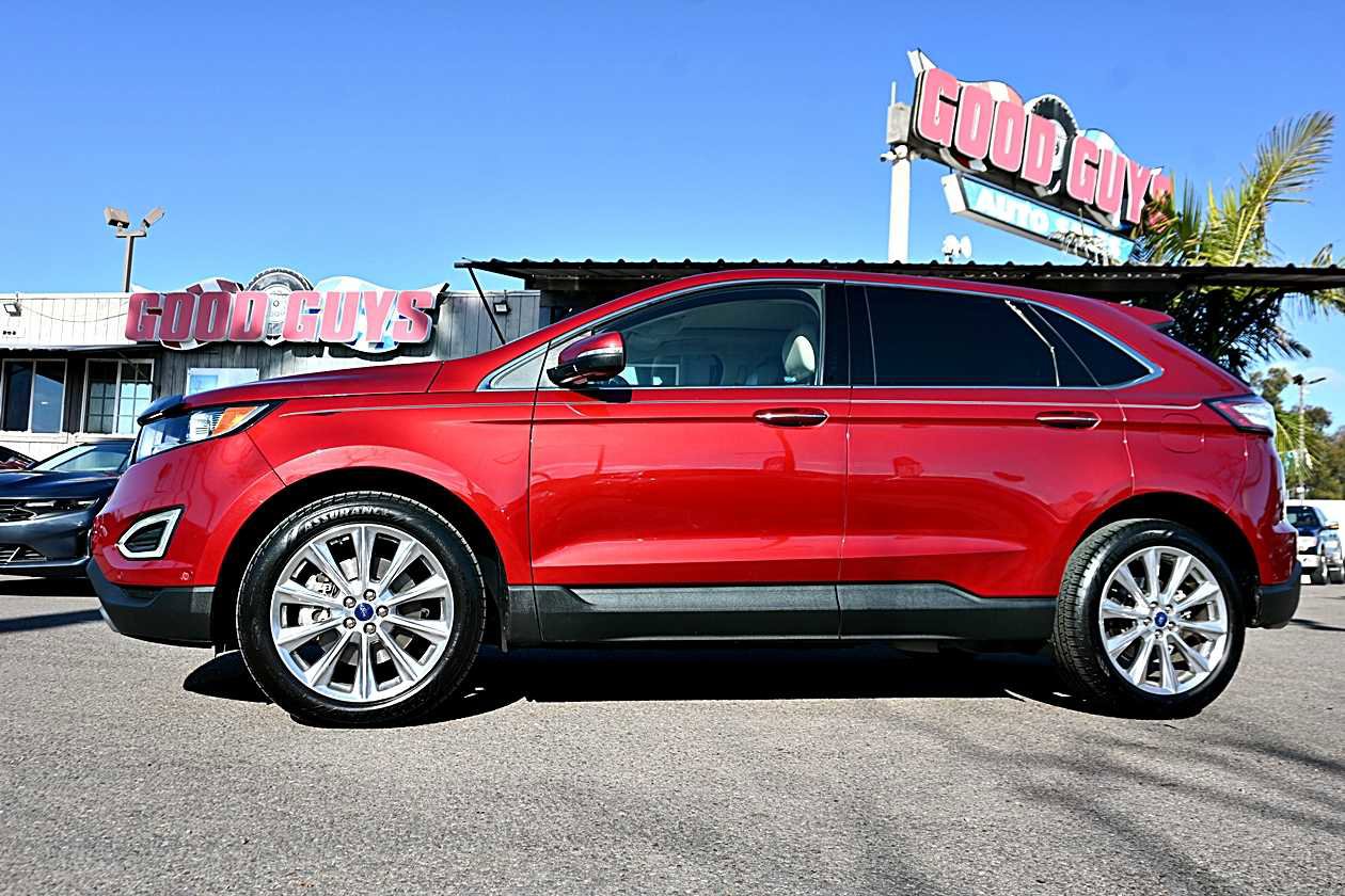 Used 2017 Ford Edge Titanium w/ Equipment Group 302A FWD image 4