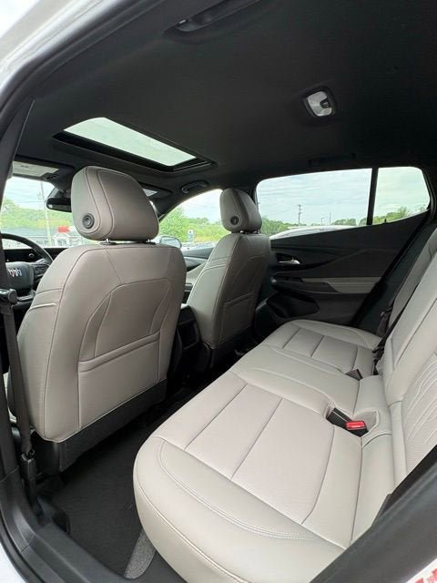 New 2026 Buick Envista Avenir FWD image 18