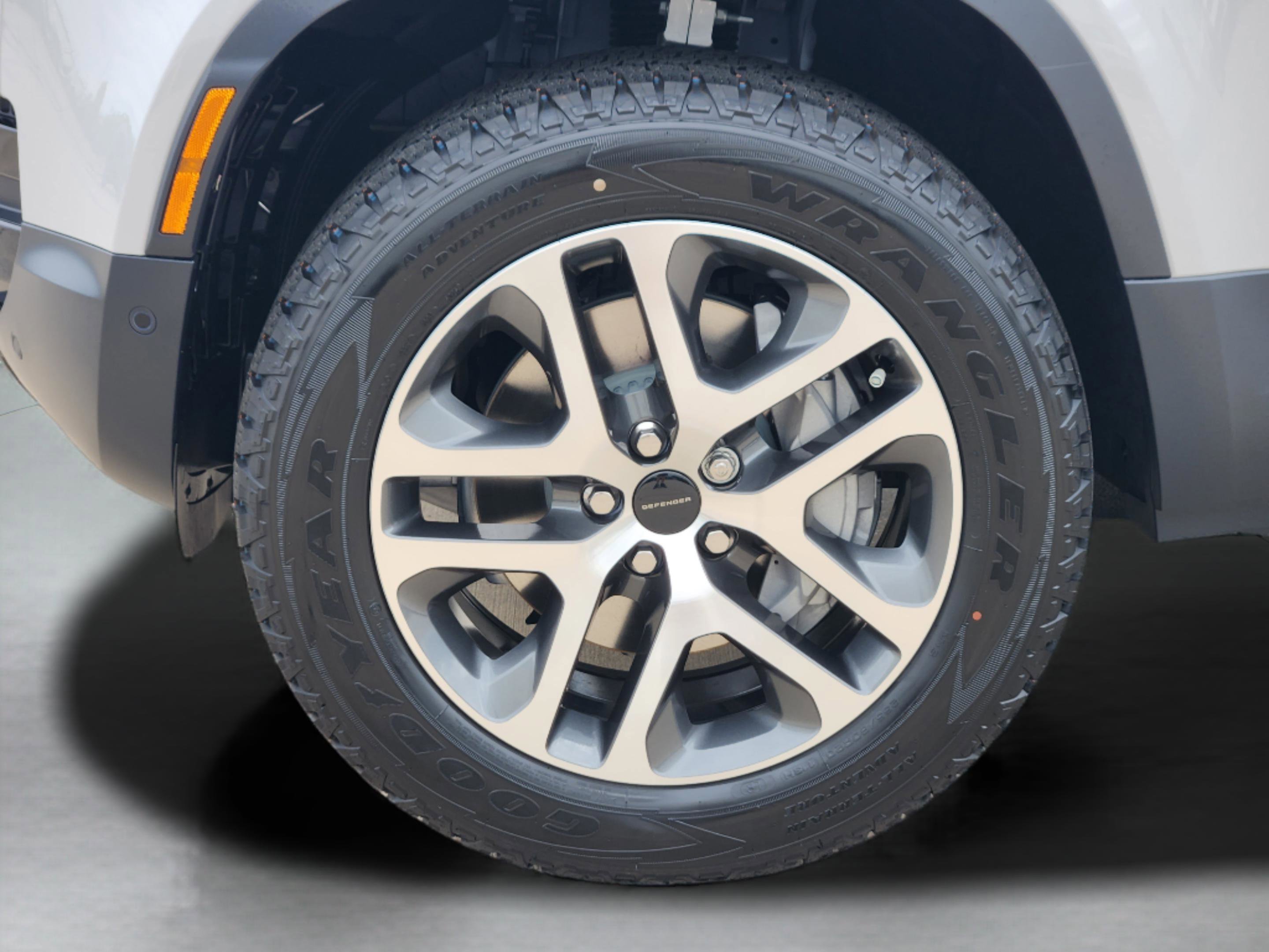 New 2026 Land Rover Defender 110 S AWD/4WD image 32