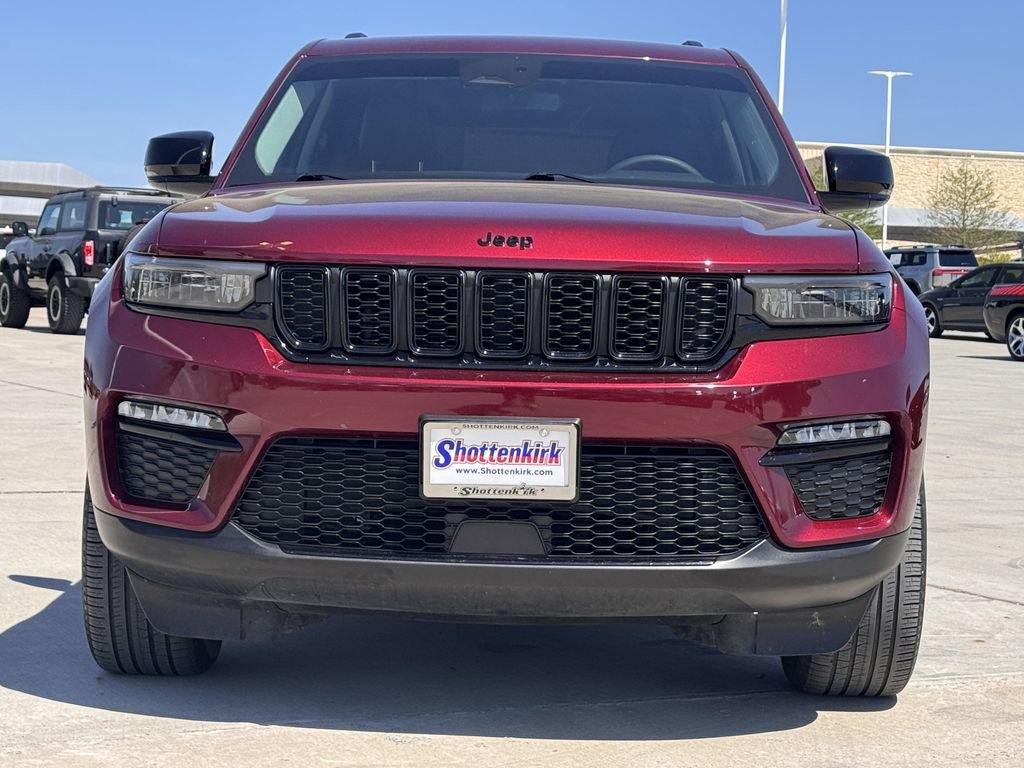 Used 2023 Jeep Grand Cherokee Limited w/ Black Appearance Package AWD/4WD image 8
