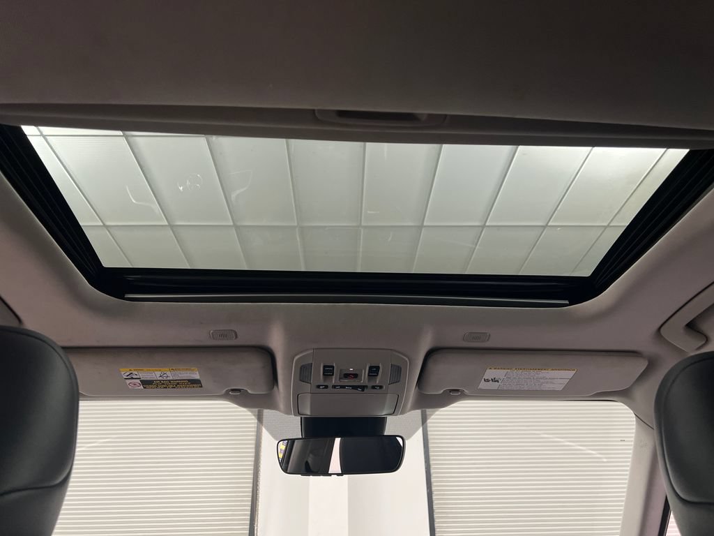 Used 2025 Toyota Highlander XLE FWD image 49