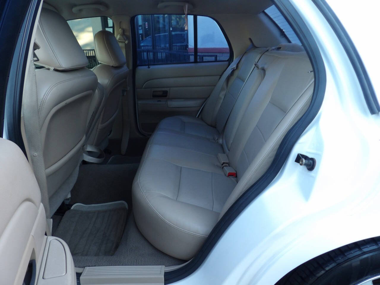 Used 2005 Ford Crown Victoria LX RWD image 8