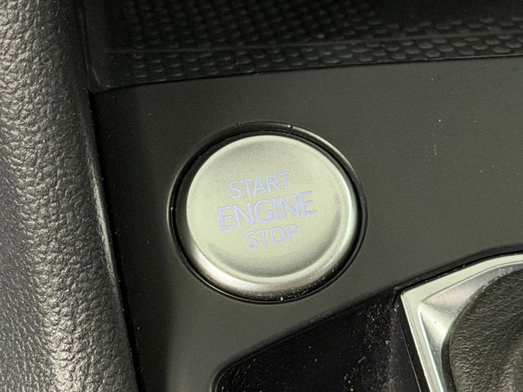 Used 2022 Volkswagen Taos SE w/ Panoramic Sunroof Package image 29