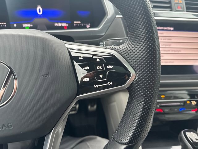 Certified 2022 Volkswagen Tiguan SE R-Line image 19